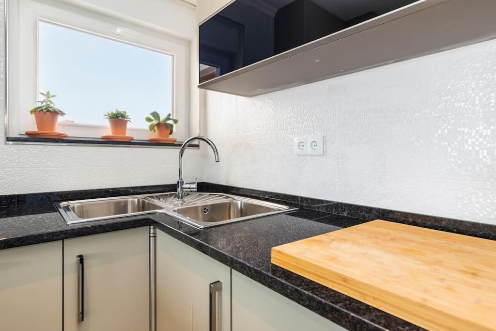 New Beach Flat With Top View - 3 Min To Sea In Luz Ngoại thất bức ảnh